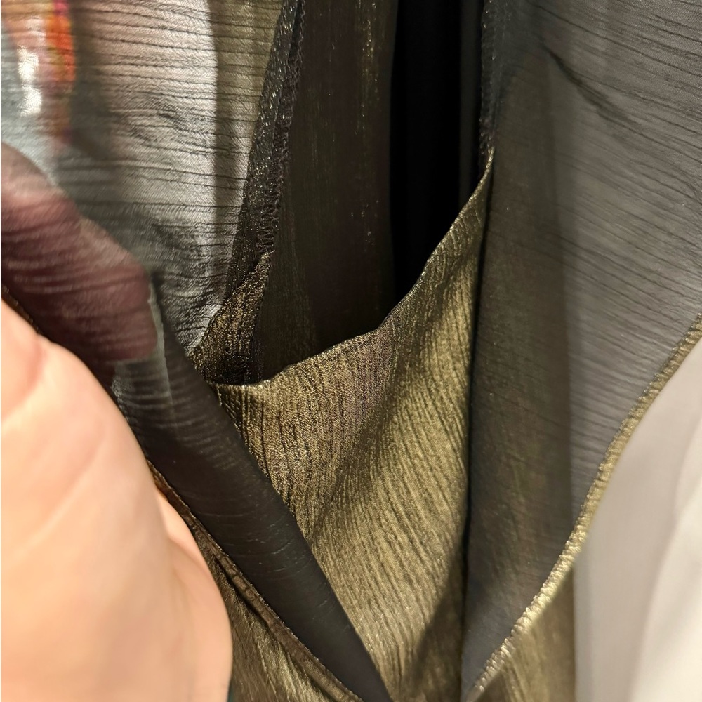 Shimmer Flutter Sleeve Shell Golden - Picture 6 of 6